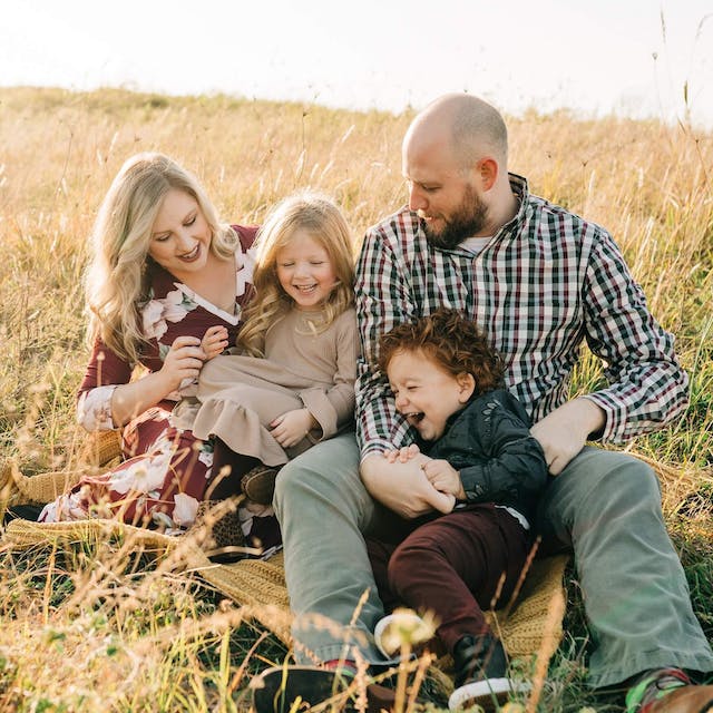 happy-family-smiling-outdoor-photoshoot | Social Security Death Index